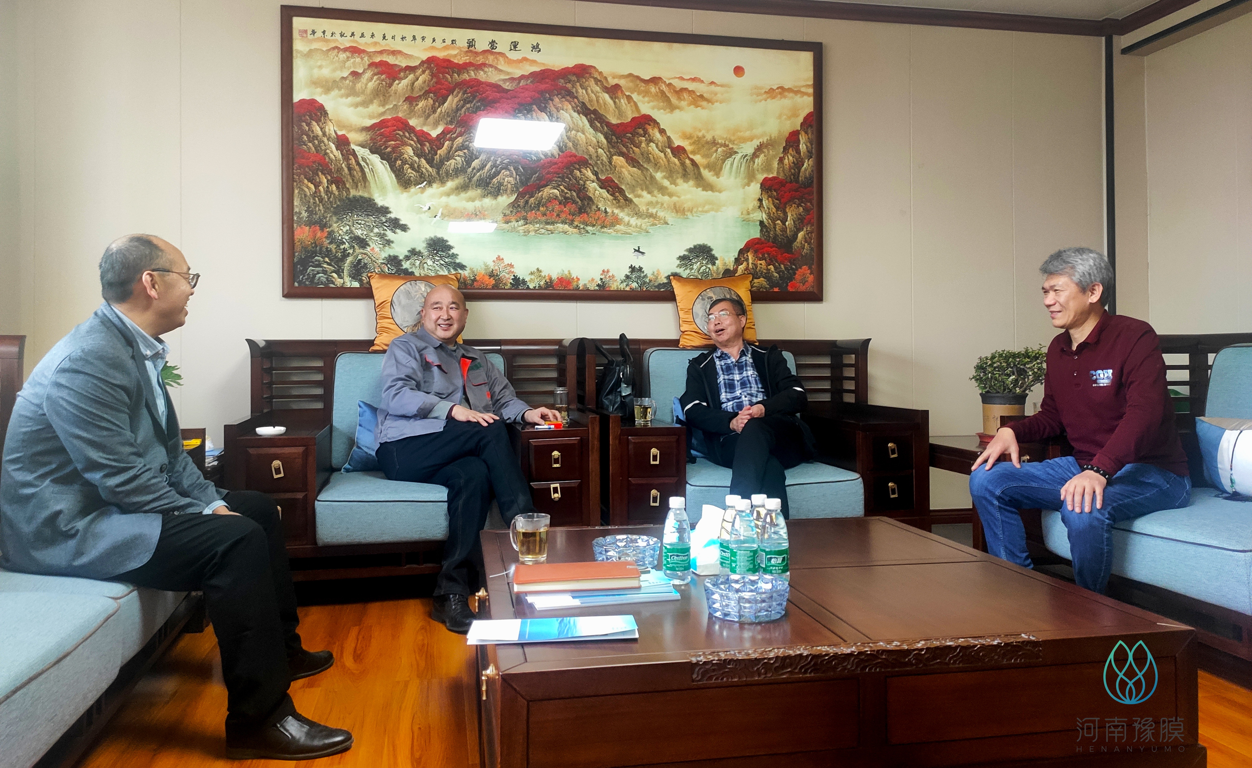 四(si)川城鎮供排水(shui)協會祕(mi)書(shu)長(zhang)應(ying)邀(yao)攷(kao)詧(cha)河南(nan)豫(yu)膜(mo)環保