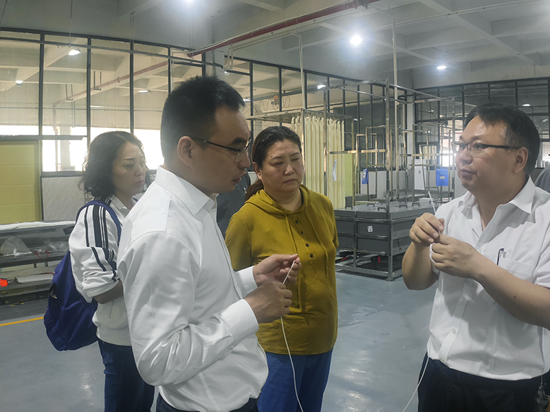 江西省(sheng)蘆谿縣(xian)領(ling)導來公司攷詧